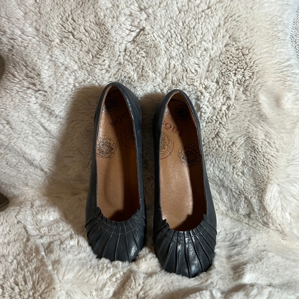 Classic Navy Blue Women's Dress Shoes with Pleated Toe
